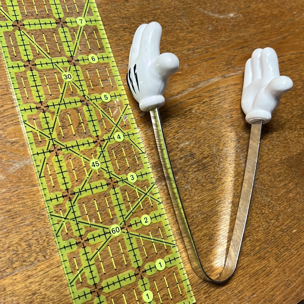 Host pick! 🎉 Walt Disney vintage Mickey Mouse hands kitchen tongs - Picture 2 of 7